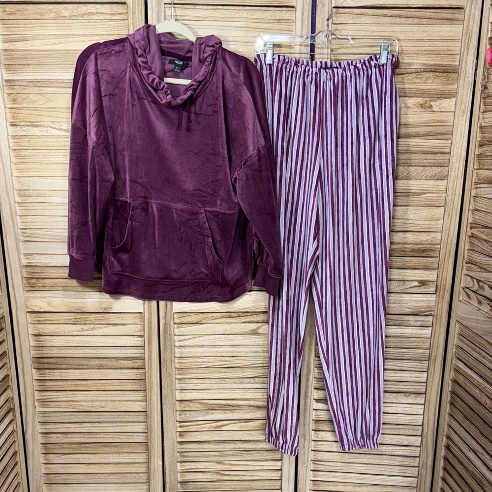Simply Vera Vera Wang Plum Velour Hoodie with Striped Joggers